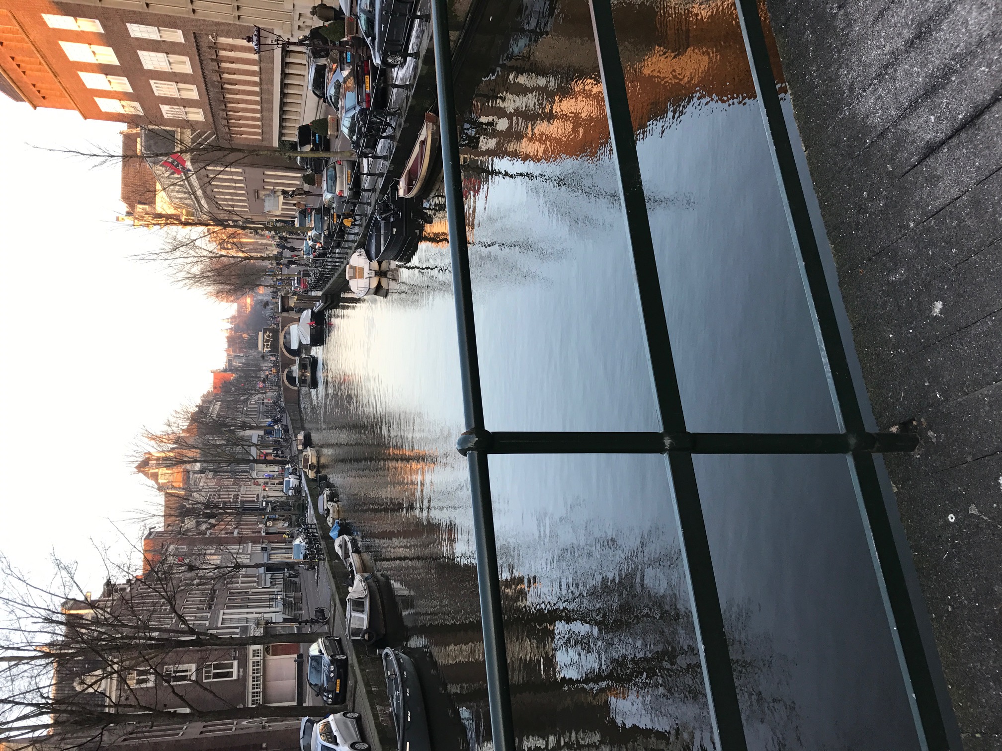 Gracht bei Abendsonne - Spiegelung im Wasser