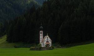 Kirche St. Johann in Ranui - Geislerspitzen Dolomiten