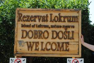 Rezervat Lokrum Willkommensschild - Naturschutzgebiet Lokrum, Insel bei Dubrovnik
