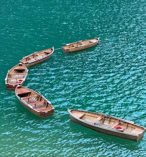 Lago di Braies - türkisfarbener Bergsee Dolomiten