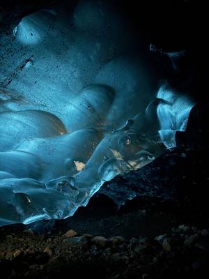 Diamond Beach Island – Eisstücke auf schwarzem Sand