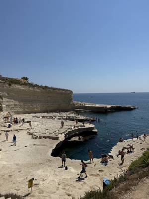 St. Peter's Pool - im Sommer ziemlich voll, Malta