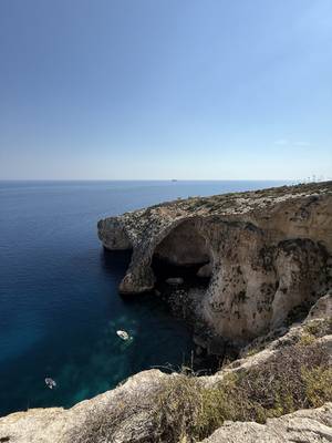 Die Blue Grotto mit ihrem tiefblauen Wasser, Malta