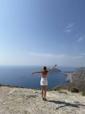 Kefalonia - Aussichtspunkt mit Blick auf dramatische Bucht und Klippen