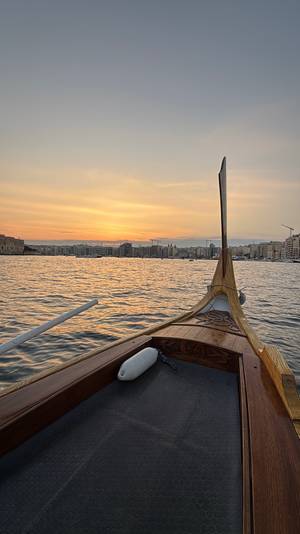 Sonnenuntergang bei der Bootsfahrt zurück nach Sliema, Malta