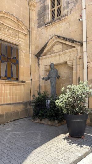 Statue an der Kirche in Rabat, Malta