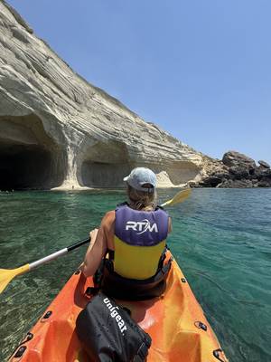 Kajaktour entlang der Küste Richtung Höhlen, Malta