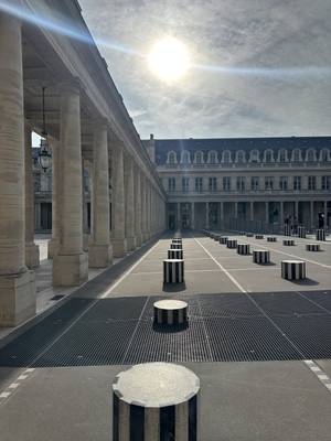 Montmartre Gassen Paris - romantische Atmosphäre und Künstlerviertel