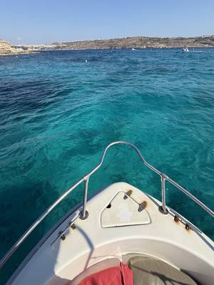 Mit dem Mietboot unterwegs Richtung Comino, Malta