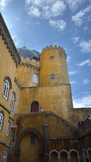 Palácio da Pena Sintra – Blick auf das farbenfrohe UNESCO-Weltkulturerbe