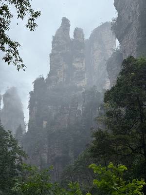 Zhangjiajie - Fluss und Berge
