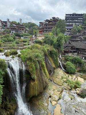 Furong – beleuchtete Klippen bei Nacht China