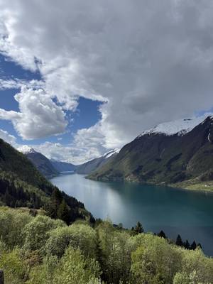 Lovatnet - türkisfarbener Gletschersee