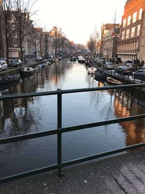 Gracht bei Abendsonne – Spiegelung im Wasser