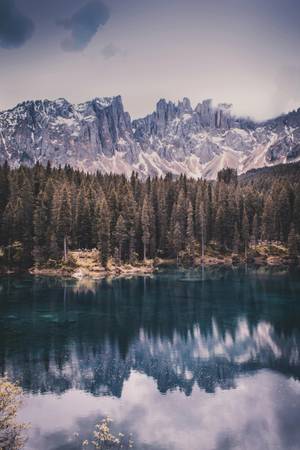 Karersee - türkisfarbenes Wasser Dolomiten