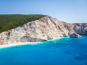 Lefkada - Luftaufnahme Porto Katsiki Beach mit weißen Klippen und türkisem Meer