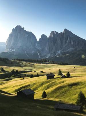 Alpe di Siusi Seiser Alm - grüne Wiesen mit Bergpanorama