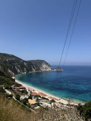 Kefalonia - Myrtos Beach von oben mit türkisblauem Wasser und weißen Klippen