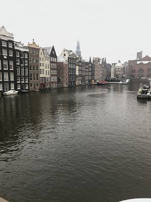 Blick über das IJ auf die Amsterdamer Giebelhäuser